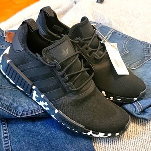 NWT Adidas Originals Men NMD_R1 size 11 Black